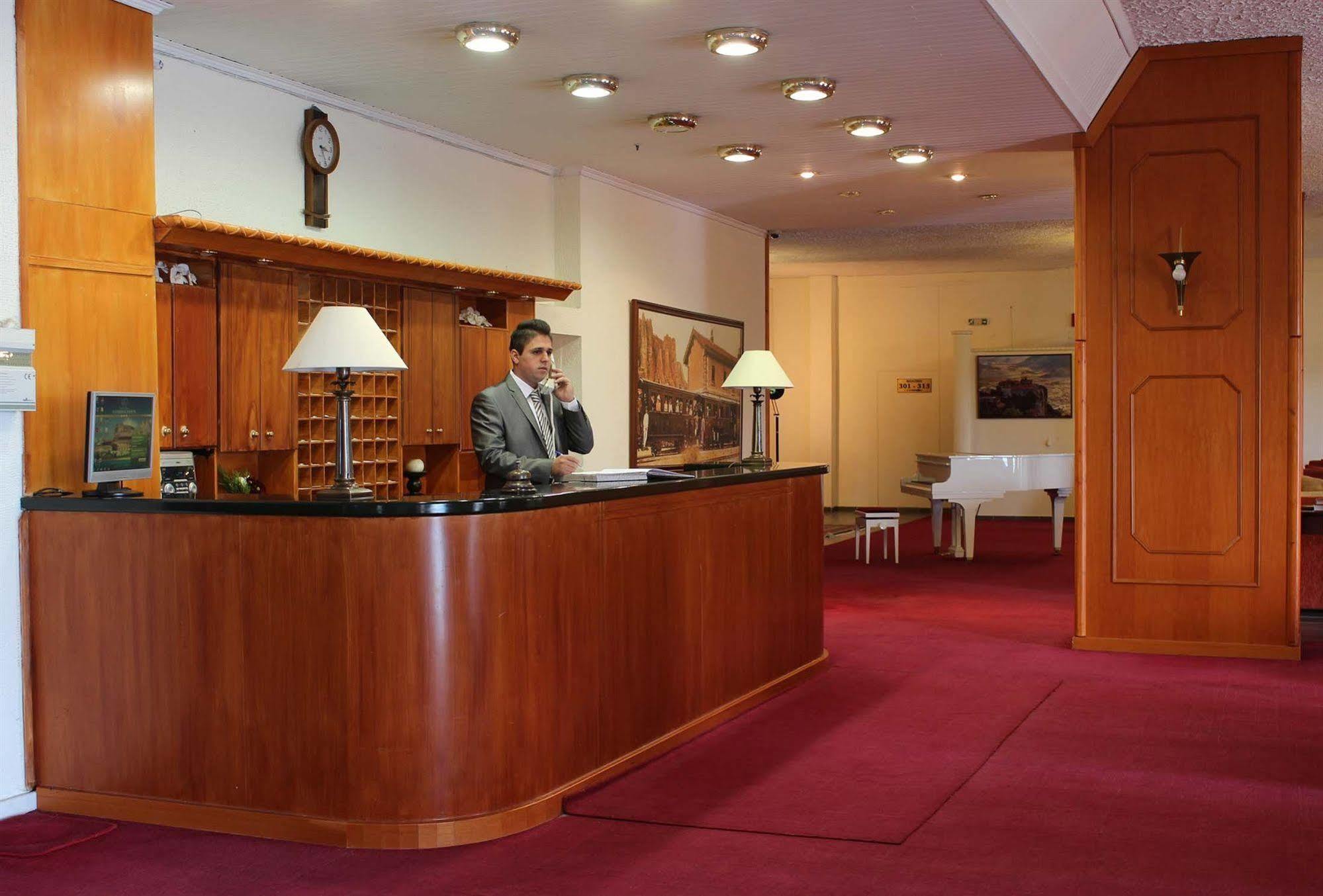 Famissi Eden Hotell Kalampaka Exteriör bild