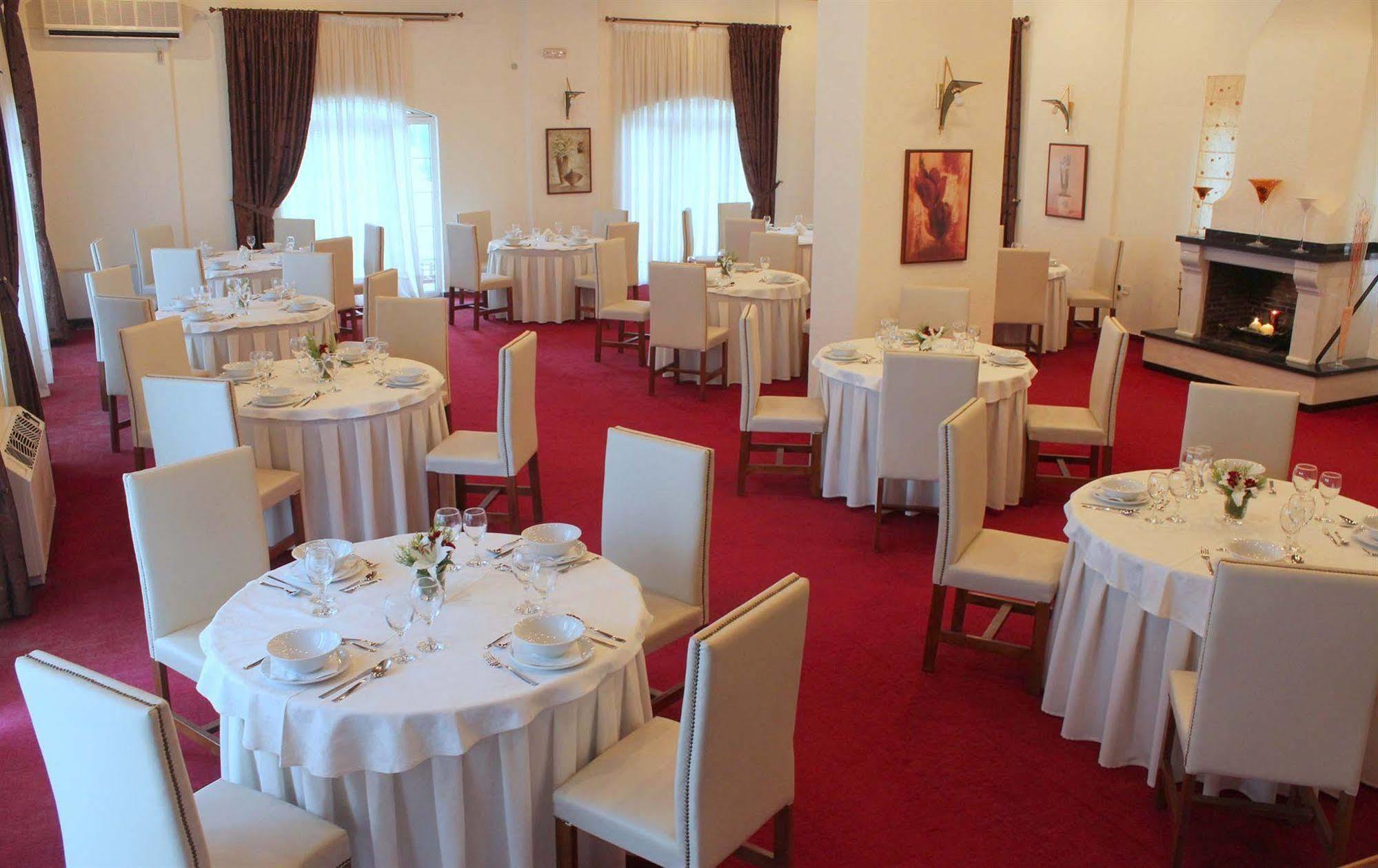 Famissi Eden Hotell Kalampaka Exteriör bild