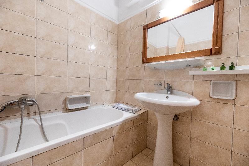 Famissi Eden Hotell Kalampaka Exteriör bild