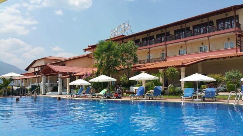 Famissi Eden Hotell Kalampaka Exteriör bild